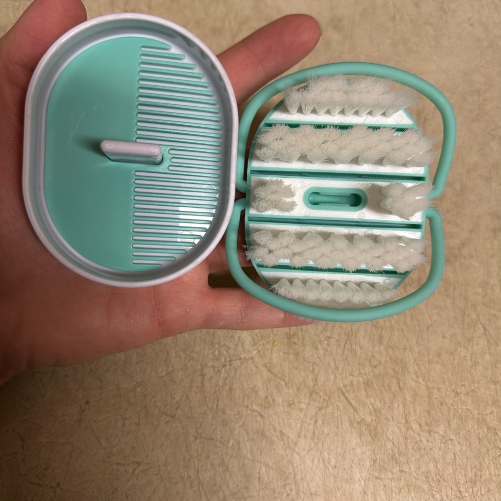 Frida baby  Hair Brush with Case